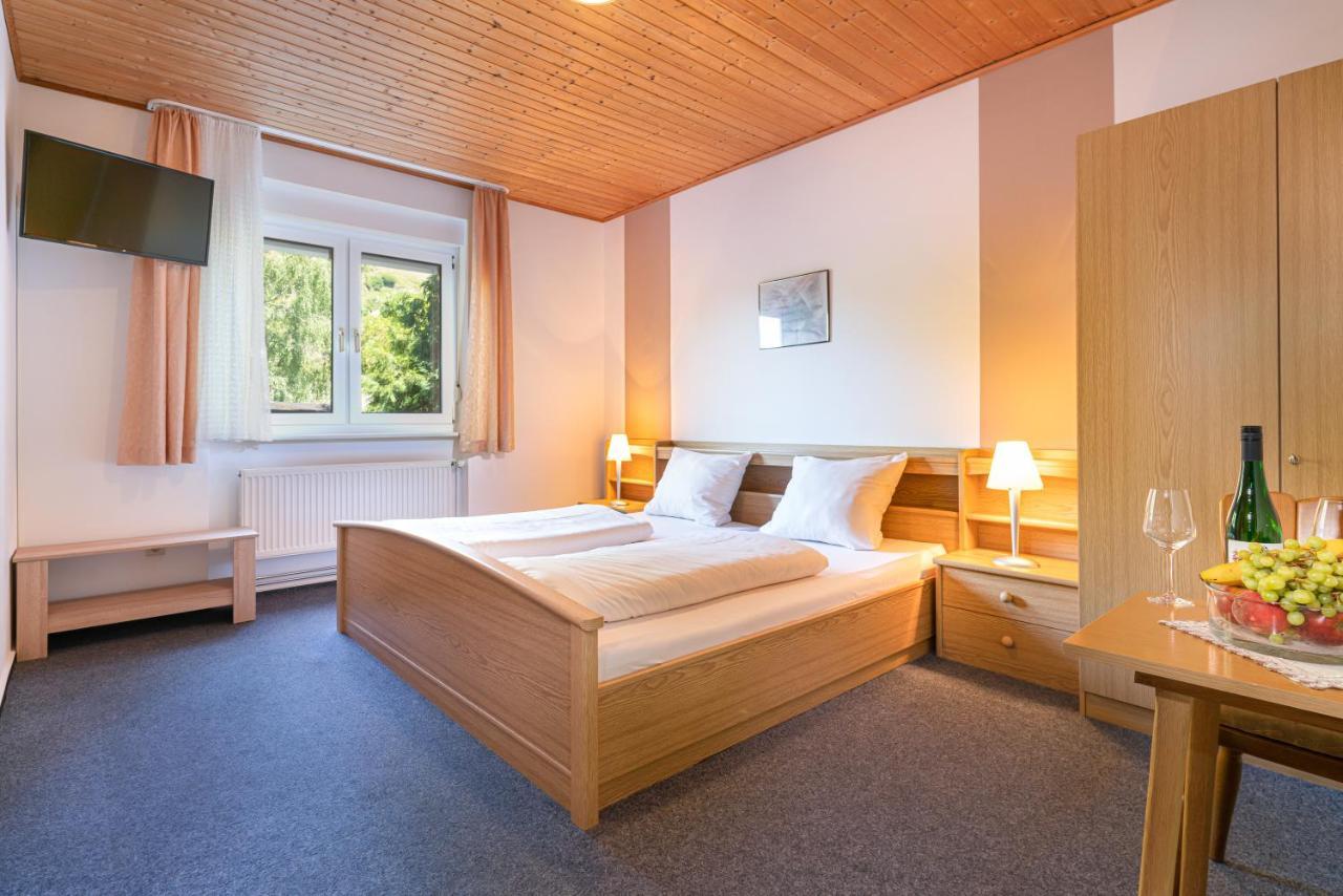 Hotel Deis Зенхайм Екстериор снимка